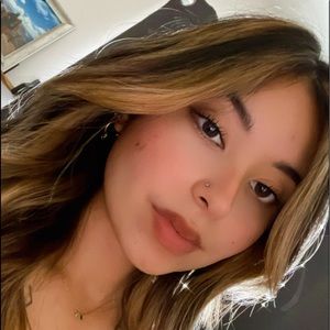 Meet your Posher, Alelie